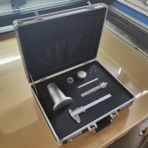 千斤頂測(cè)繪實(shí)驗(yàn)裝置(圖1) 千斤頂測(cè)繪實(shí)驗(yàn)裝置,電動(dòng)車高壓安全綜合實(shí)驗(yàn)裝置